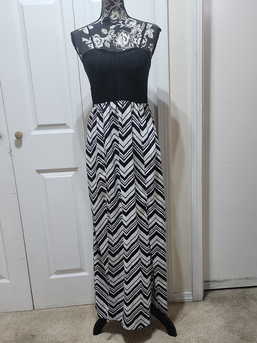 Black and White Chevron Maxi Dress M